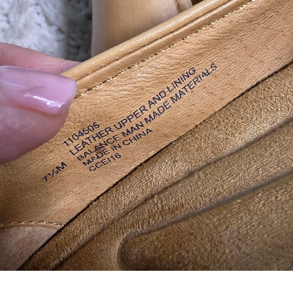 Sofft Pumps Tan Nude Supple Leather Round Toe Heels Womens 7.5M Excellent